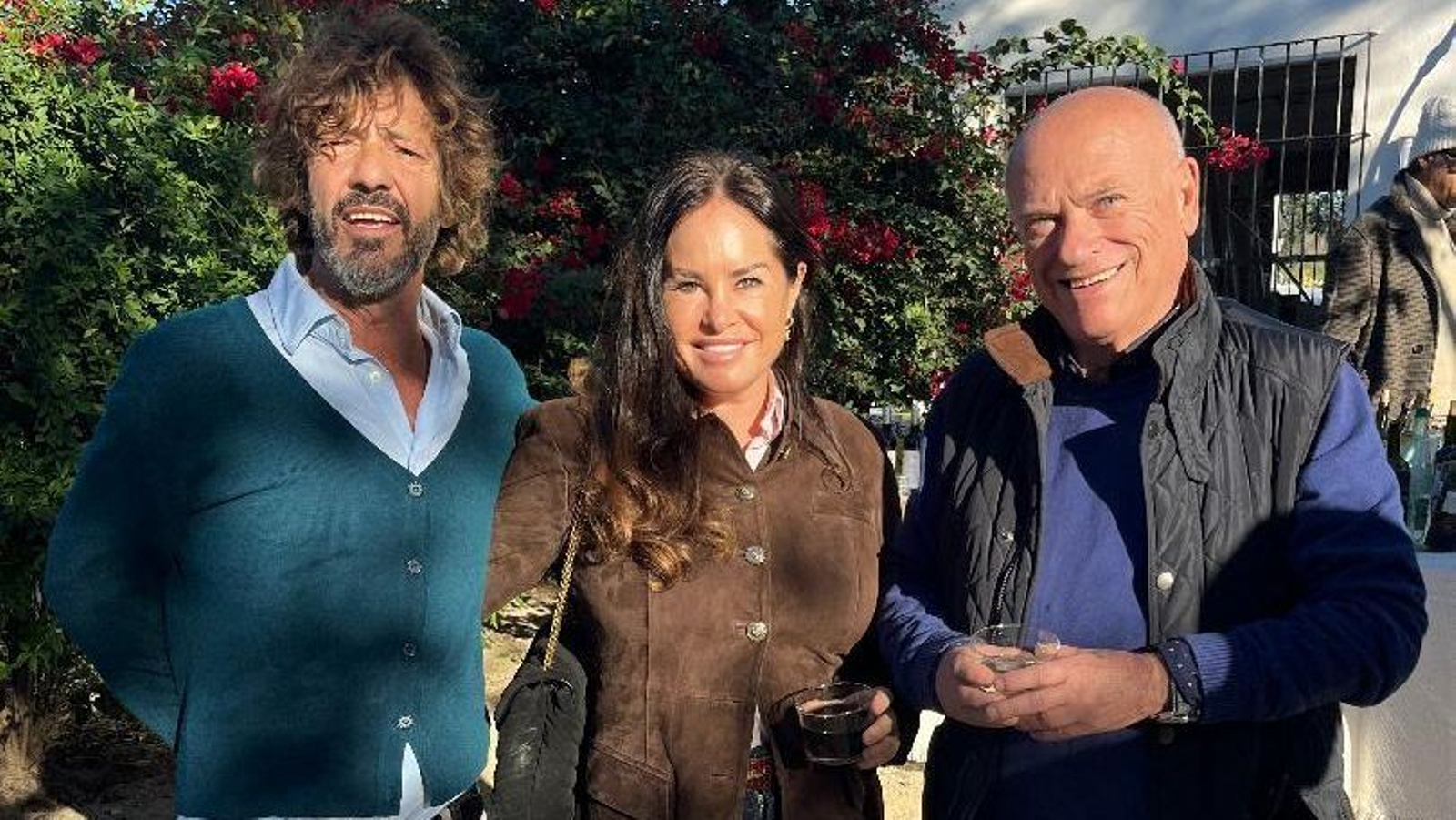 Willie Márquez, Caroline Cole y el crítico de arte Bernardo Palomo, durante la inaguración.