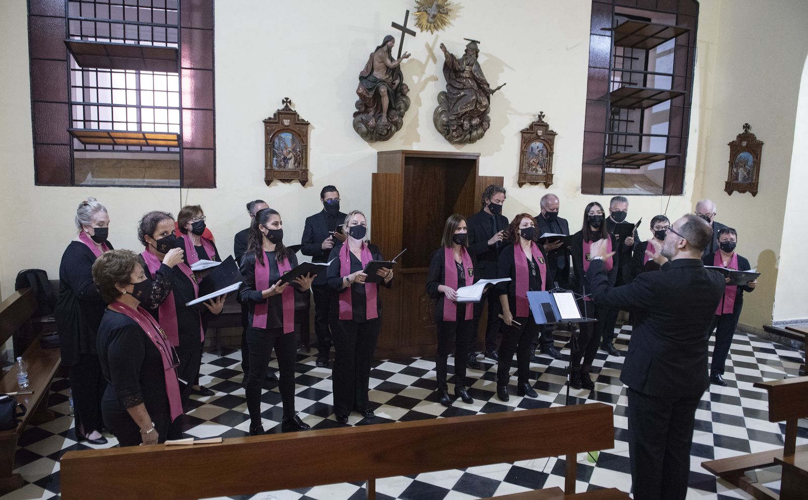 Rosario de la aurora con la Virgen del Dulce Nombre