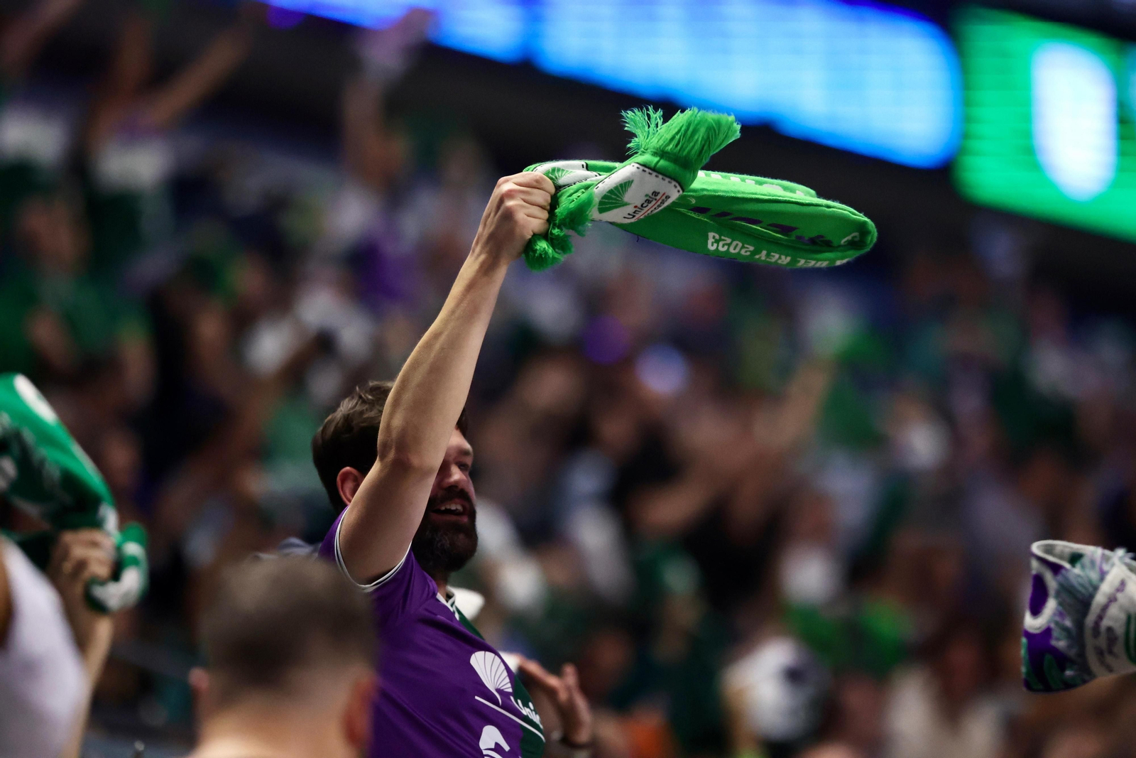 Búscate en las gradas del Carpena en el Unicaja Baloncesto - Real Madrid