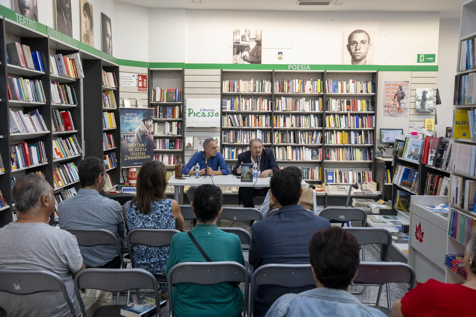 La presentación en Almería de la novela escrita por Manuel Hurtado, en imágenes