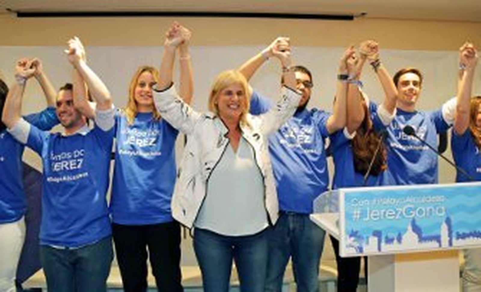 García-Pelayo reunida ayer con miembros de la federación Sol Rural, en La Barca.