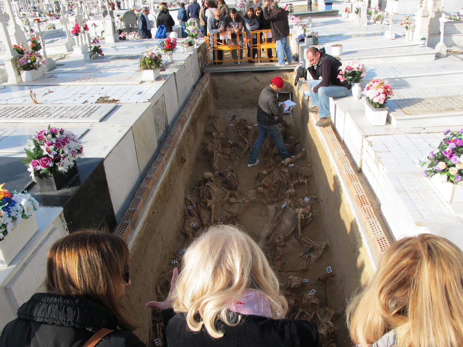 Fosa común localizada en el cementerio de Puerto Real.