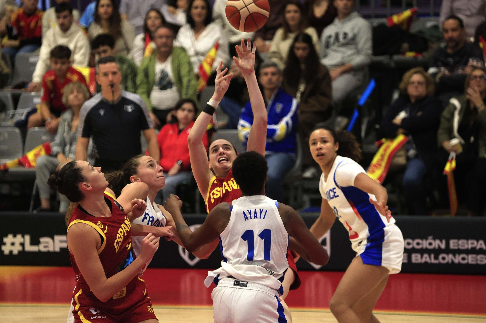 Fotos del partido y ambiente en el España-Francia del Torneo Internacional de Baloncesto Femenino en La Línea
