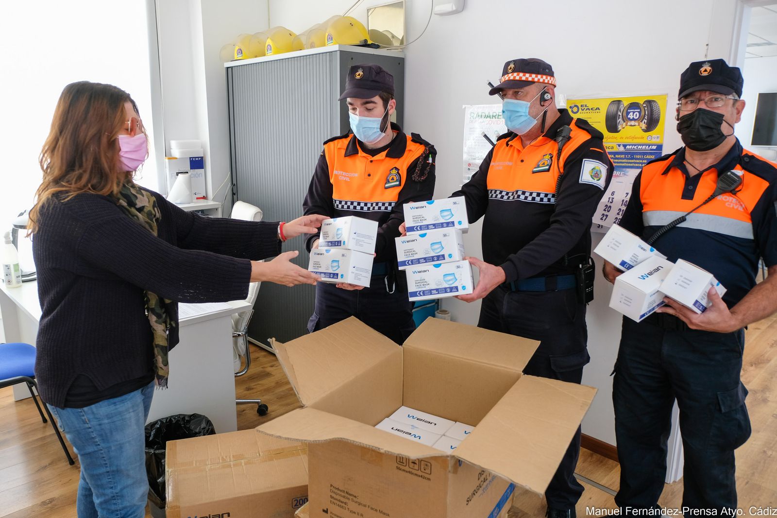 Entrega del material a la Flampa Gades.