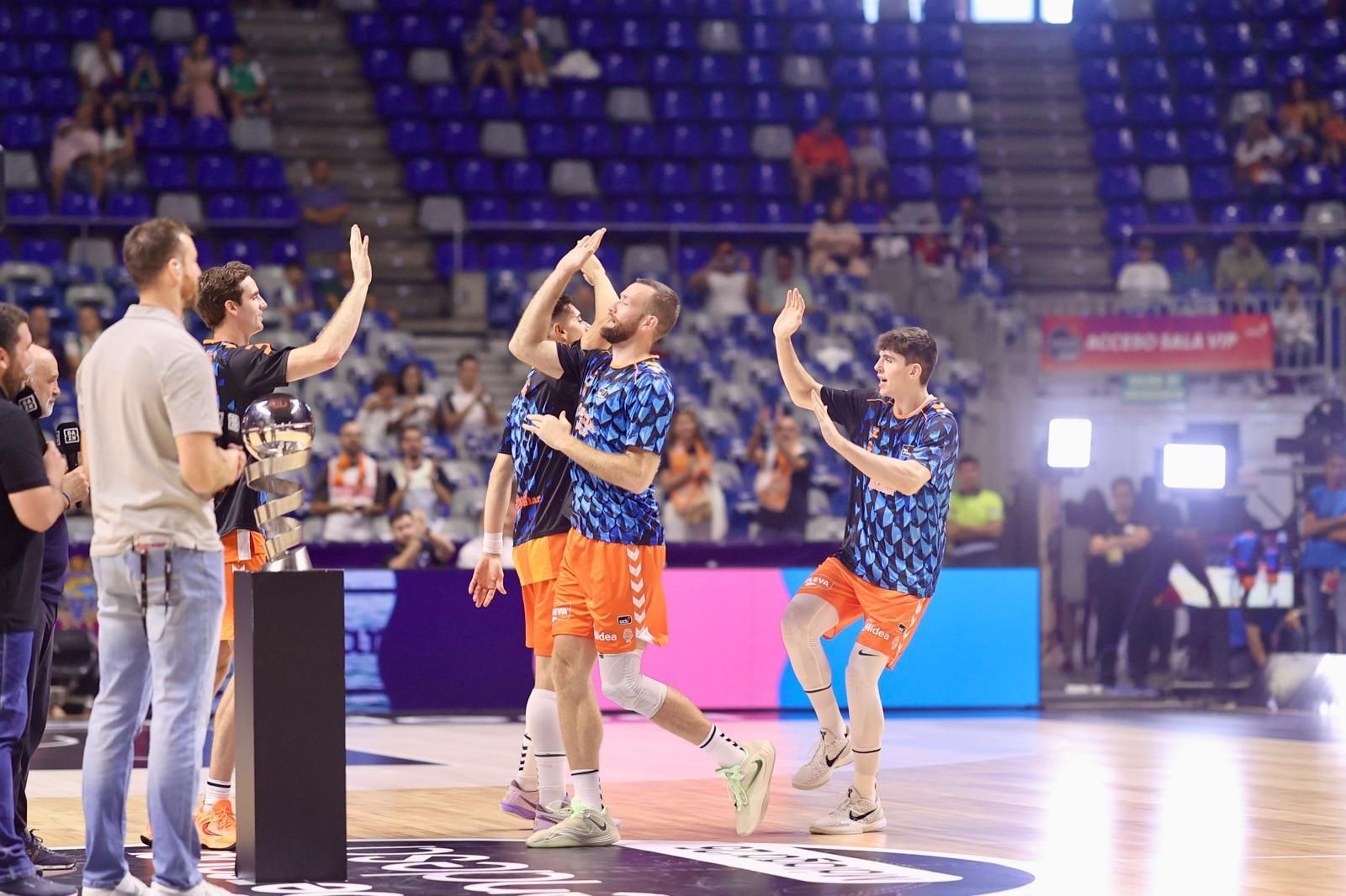 El Unicaja - Valencia Basket de la Supercopa, en fotos