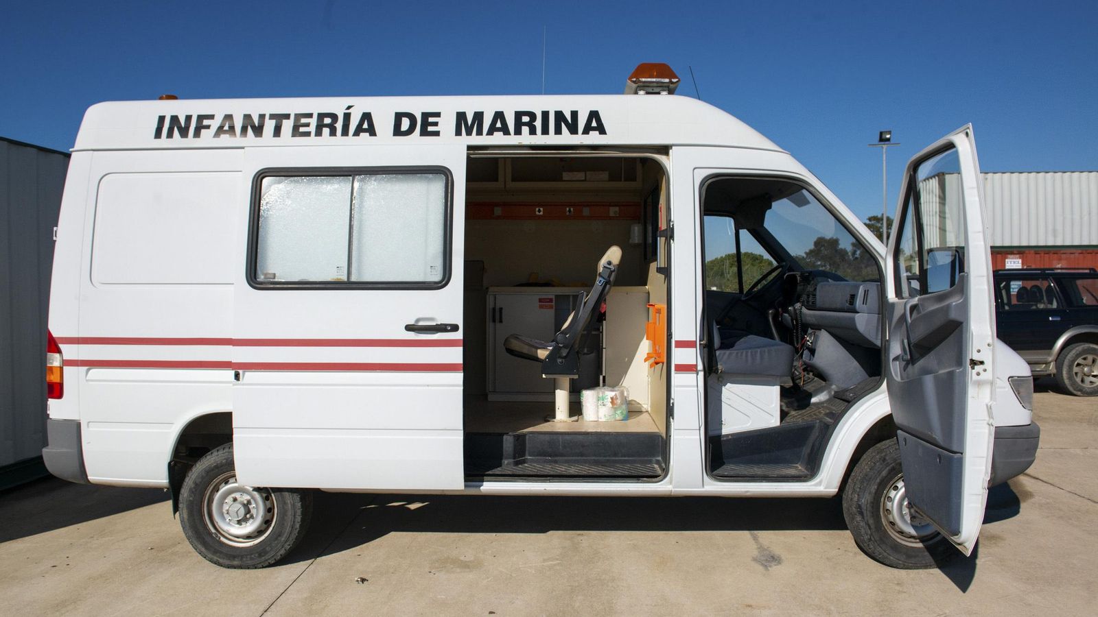 La ambulancia completamente medicalizada que permanece a la espera de ser enviada.