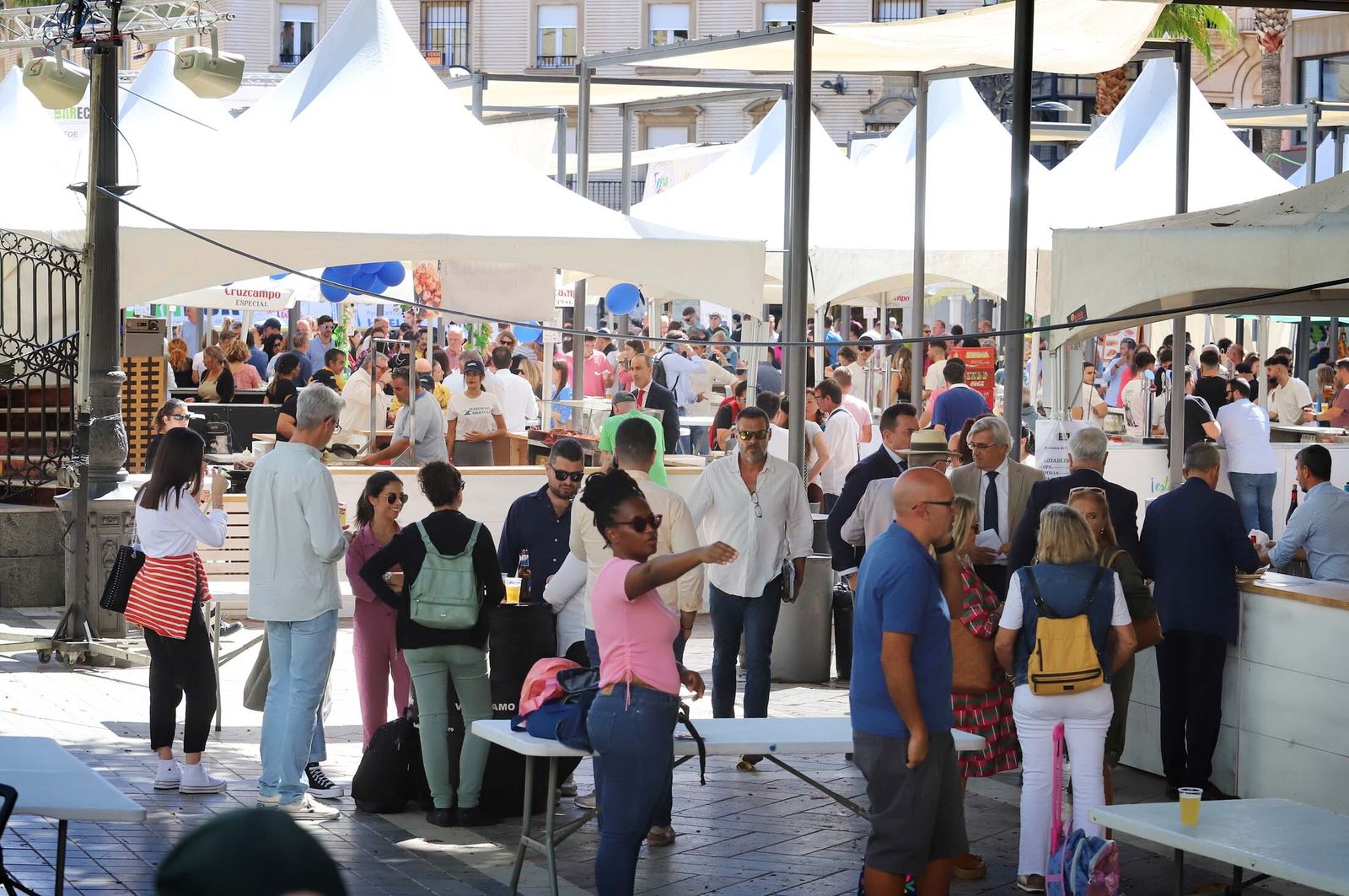 Imágenes del gran ambiente en el segundo día de la Feria de la Tapa
