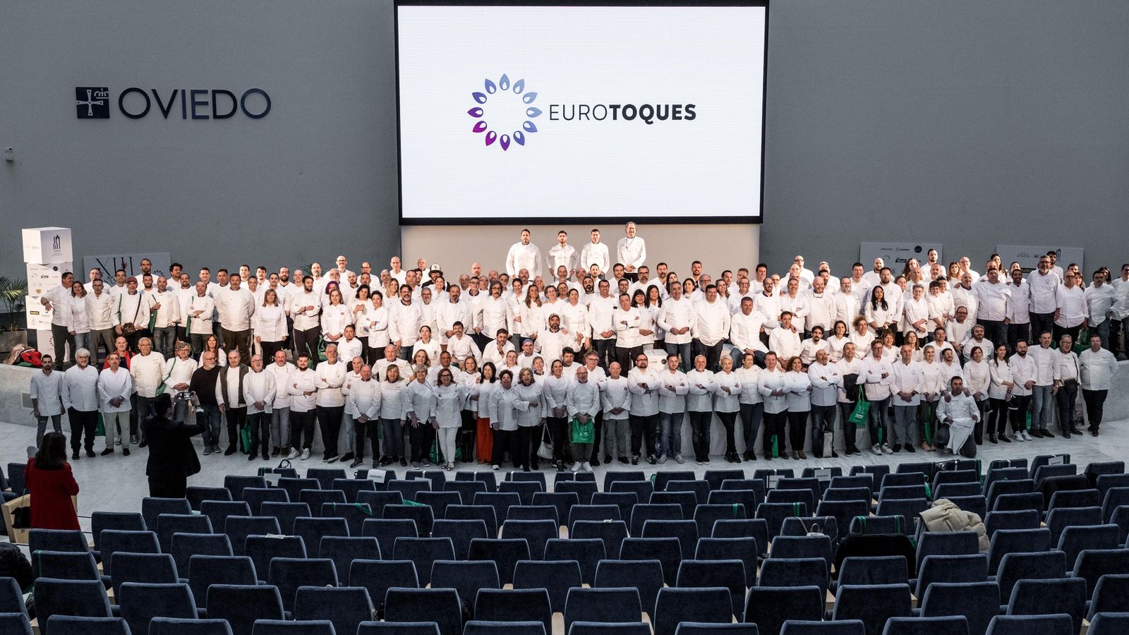 Todos los cocineros asistentes a la XIII Asamblea Nacional de Euro-Toques, en Oviedo.
