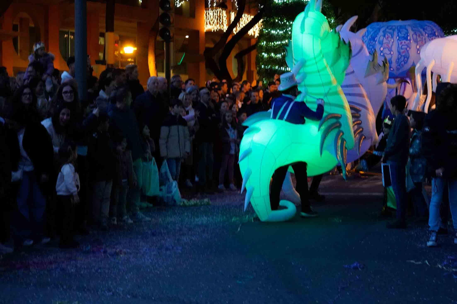 Imágenes de la Cabalgata de los Reyes Magos en Huelva