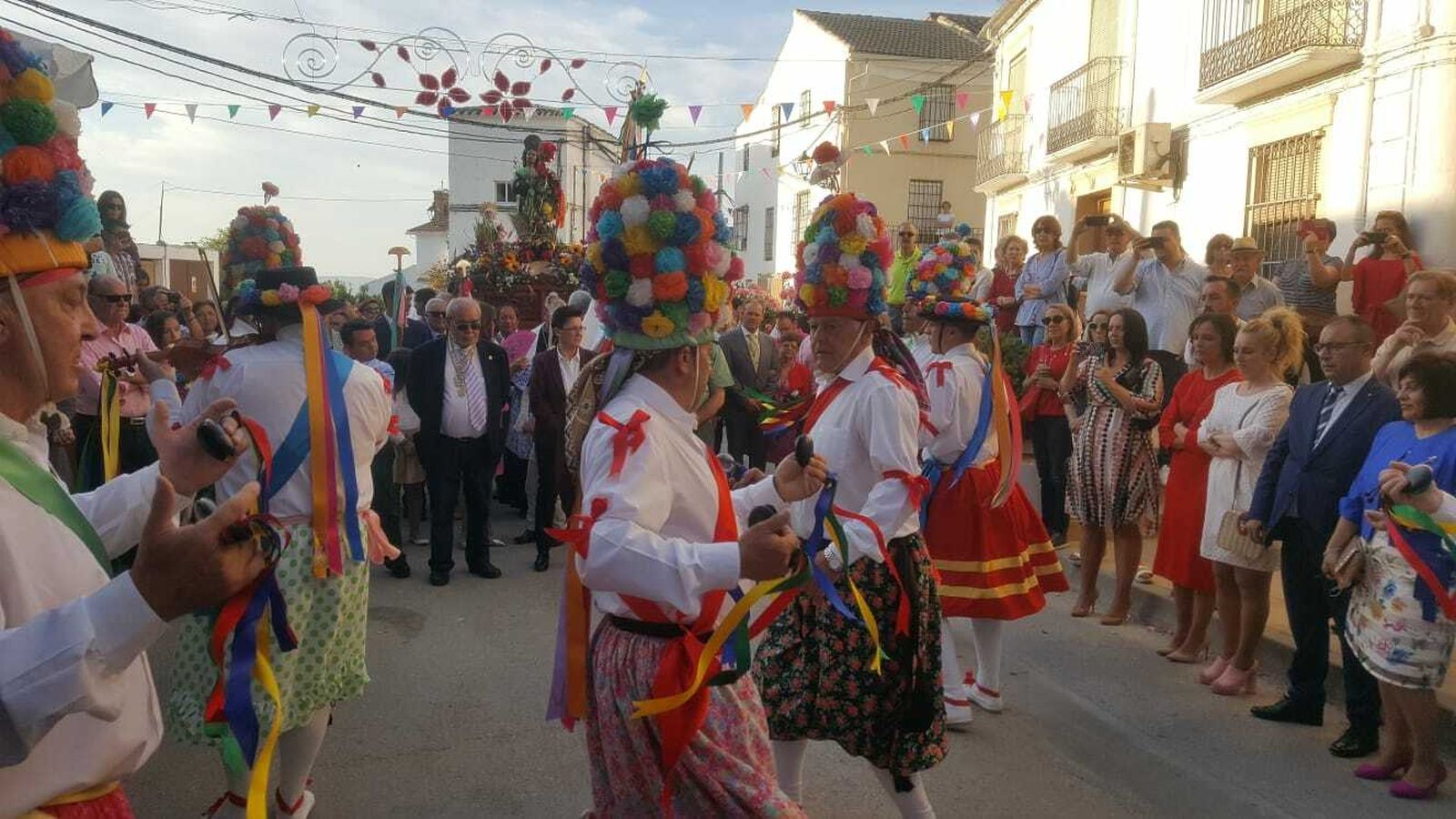 Fuente Tójar celebra San Isidro entre danzas