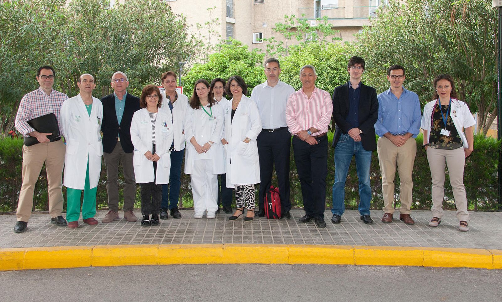 La doctora Pastora Gallego, coordinadora del CSUR de Cardiopatías Congénitas, en el centro, con su equipo.