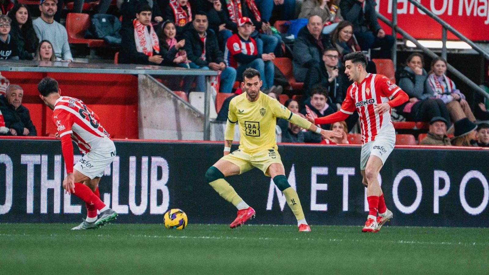 Leo Baptistao, con el balón en su poder en el duelo liguero.