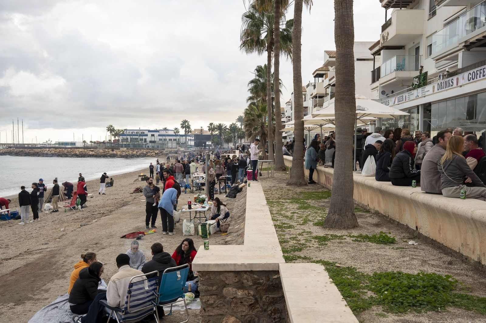 Las moragas reúnen a miles de personas en Roquetas para celebrar el final de año