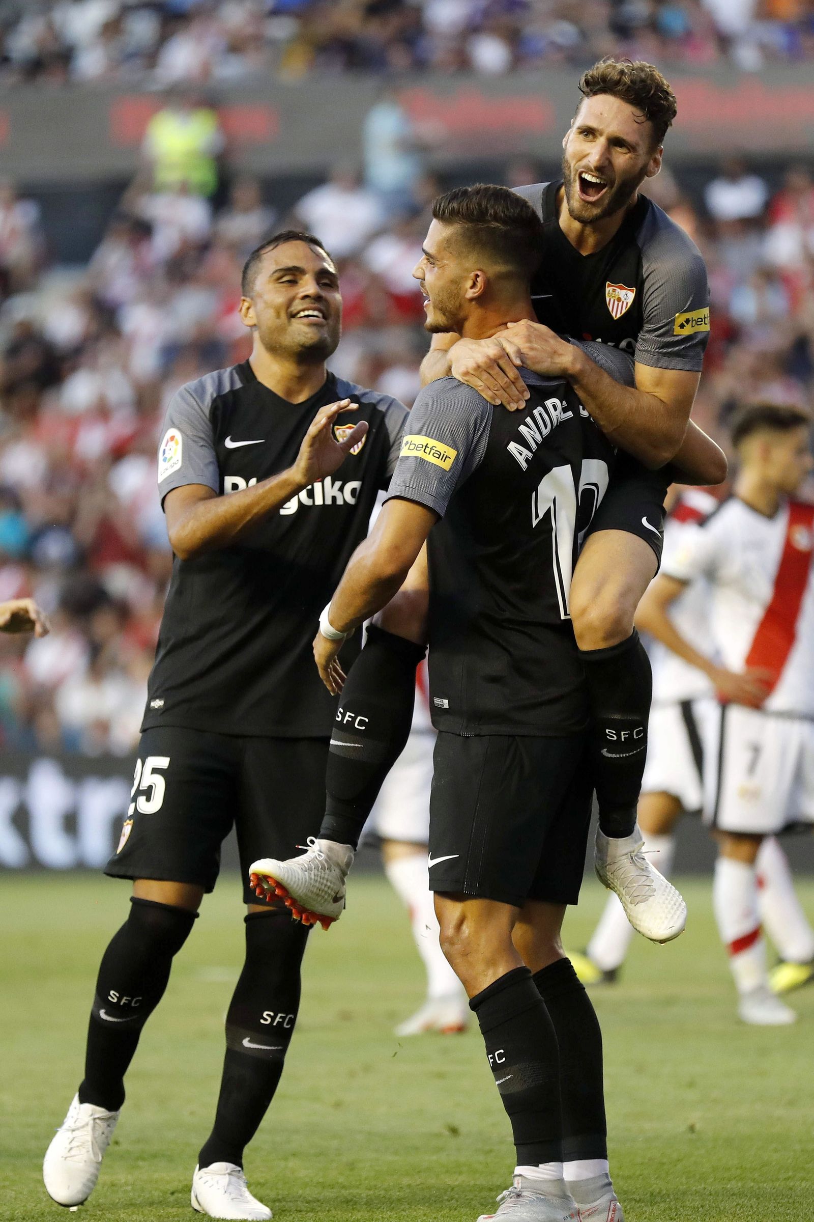 El Rayo-Sevilla, en imágenes
