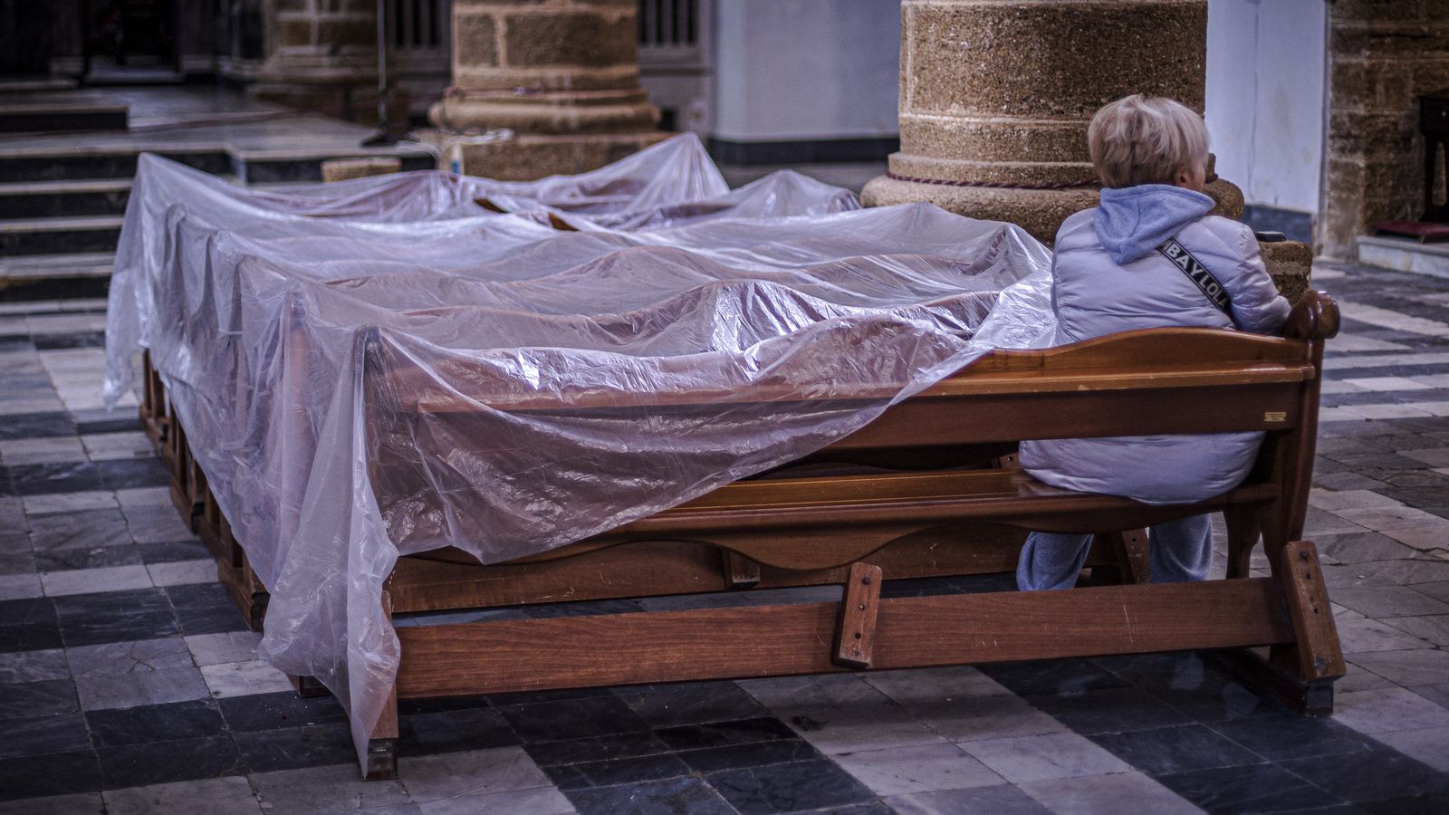 Las imágenes de los efectos de la lluvia en la Parroquia de Santa Cruz (Catedral Vieja) de Cádiz