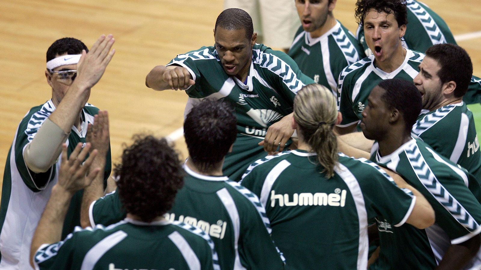 El Unicaja hace piña en una presentación.