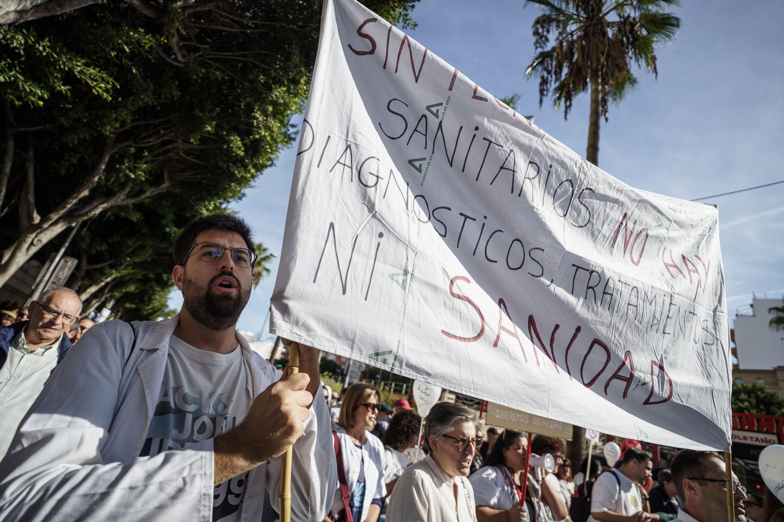 "La sanidad se defiende, gobierne quien gobierne", Almería se lanza a las calles por la sanidad pública