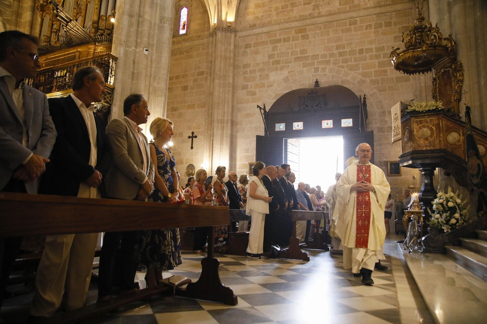 Las imágenes de la santa misa estacional presidida por el obispo de Almería, con la interpretación de Anacrusa