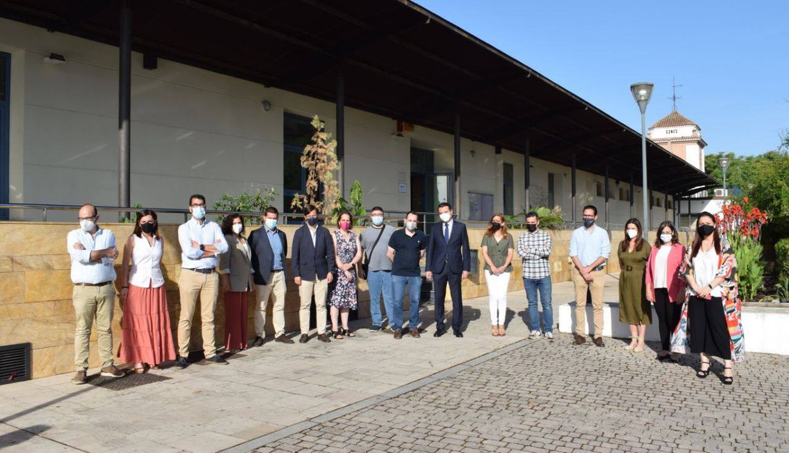 Foto de familia con los integrantes de las empresas que han participado.