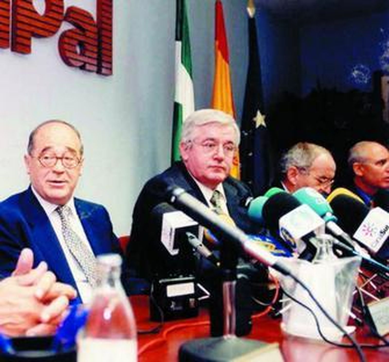 José María Cuevas en la sede de Asempal en 1997.