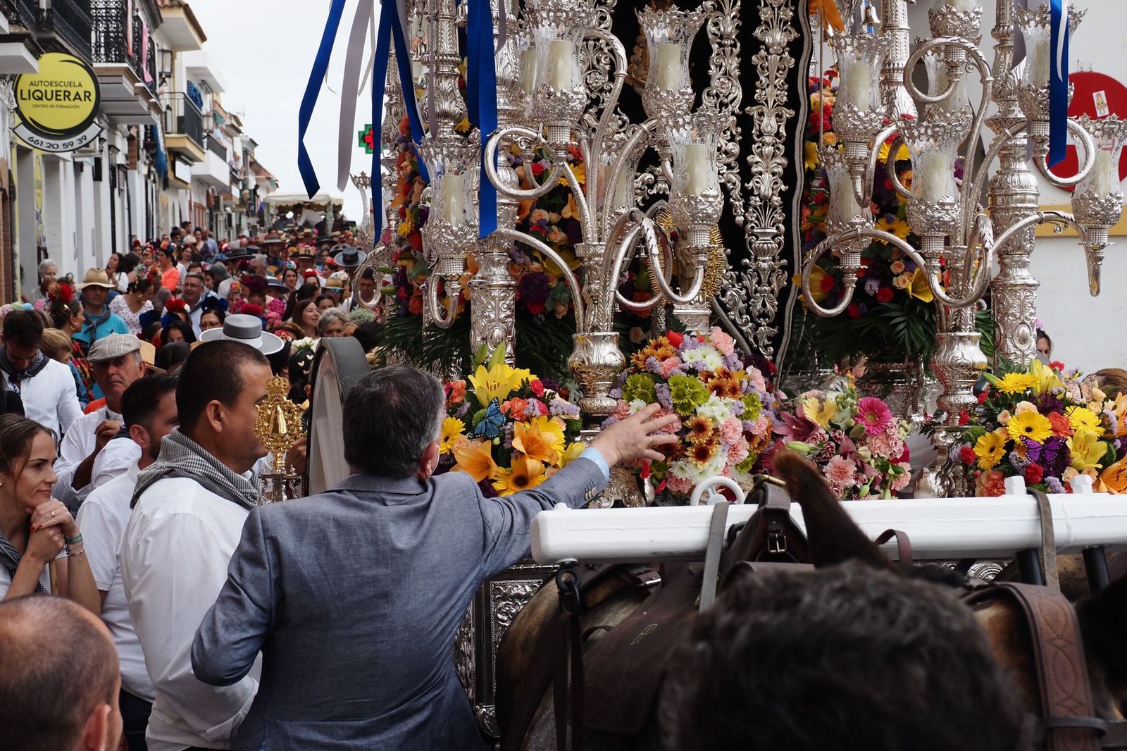 Salida de la Hermandad del Rocío de Palos de la Frontera