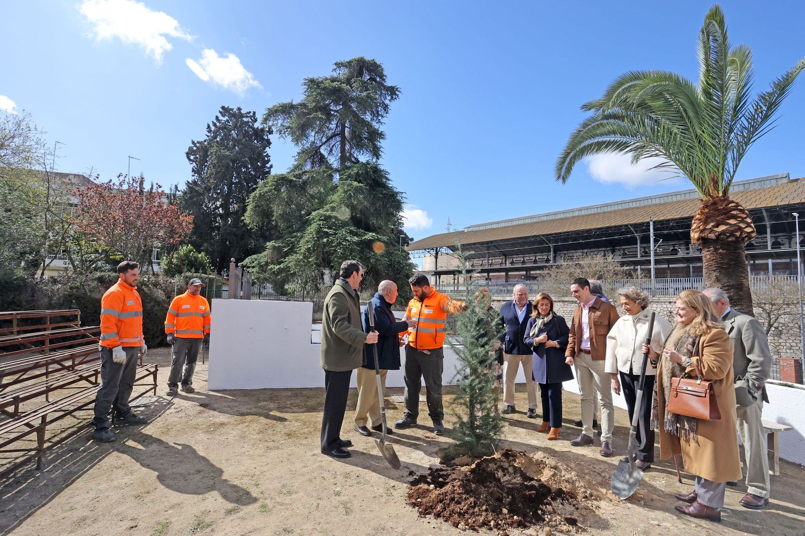 Plantación en el aula ambiental del Retiro.