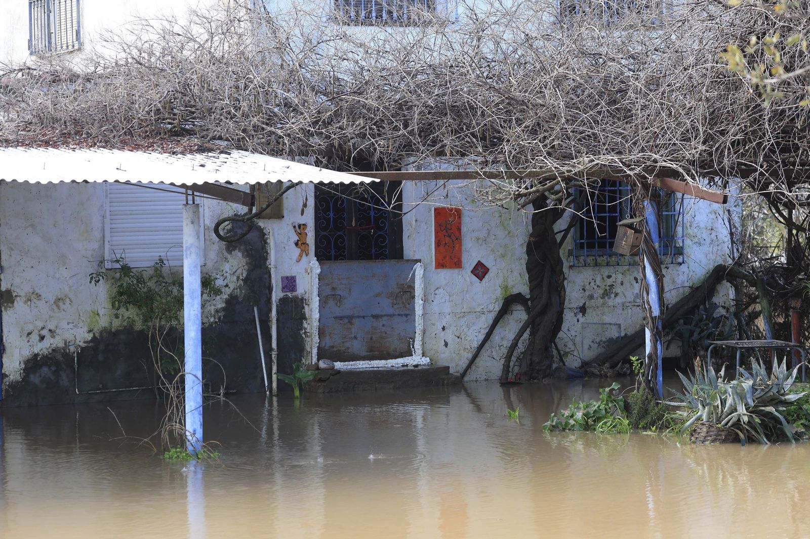 Jimena aguarda una madrugada en vilo ante la previsión de más lluvias por las borrascas Joseph y Kristin