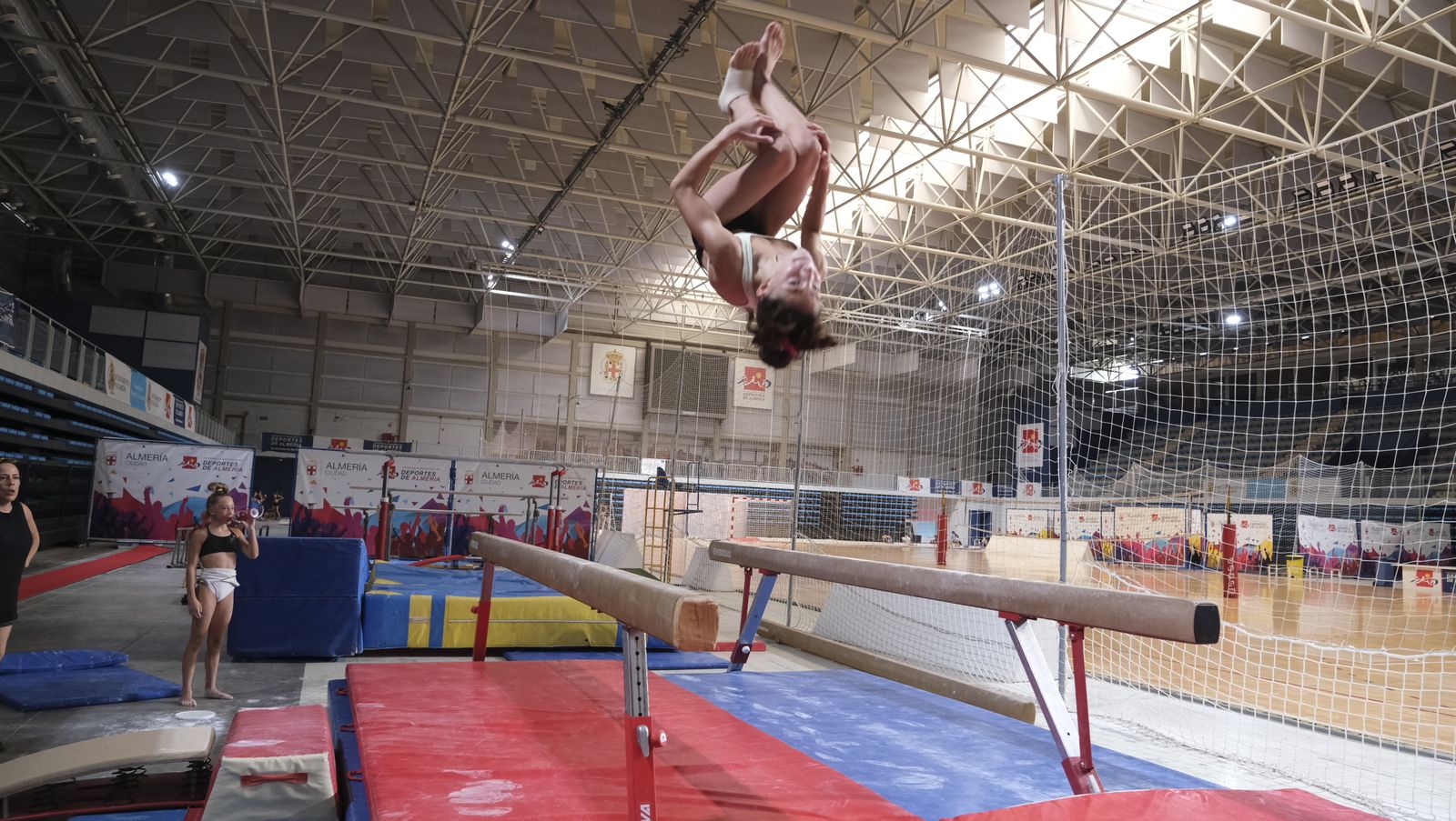 Imágenes de los entrenamientos de los gimnastas almerienses