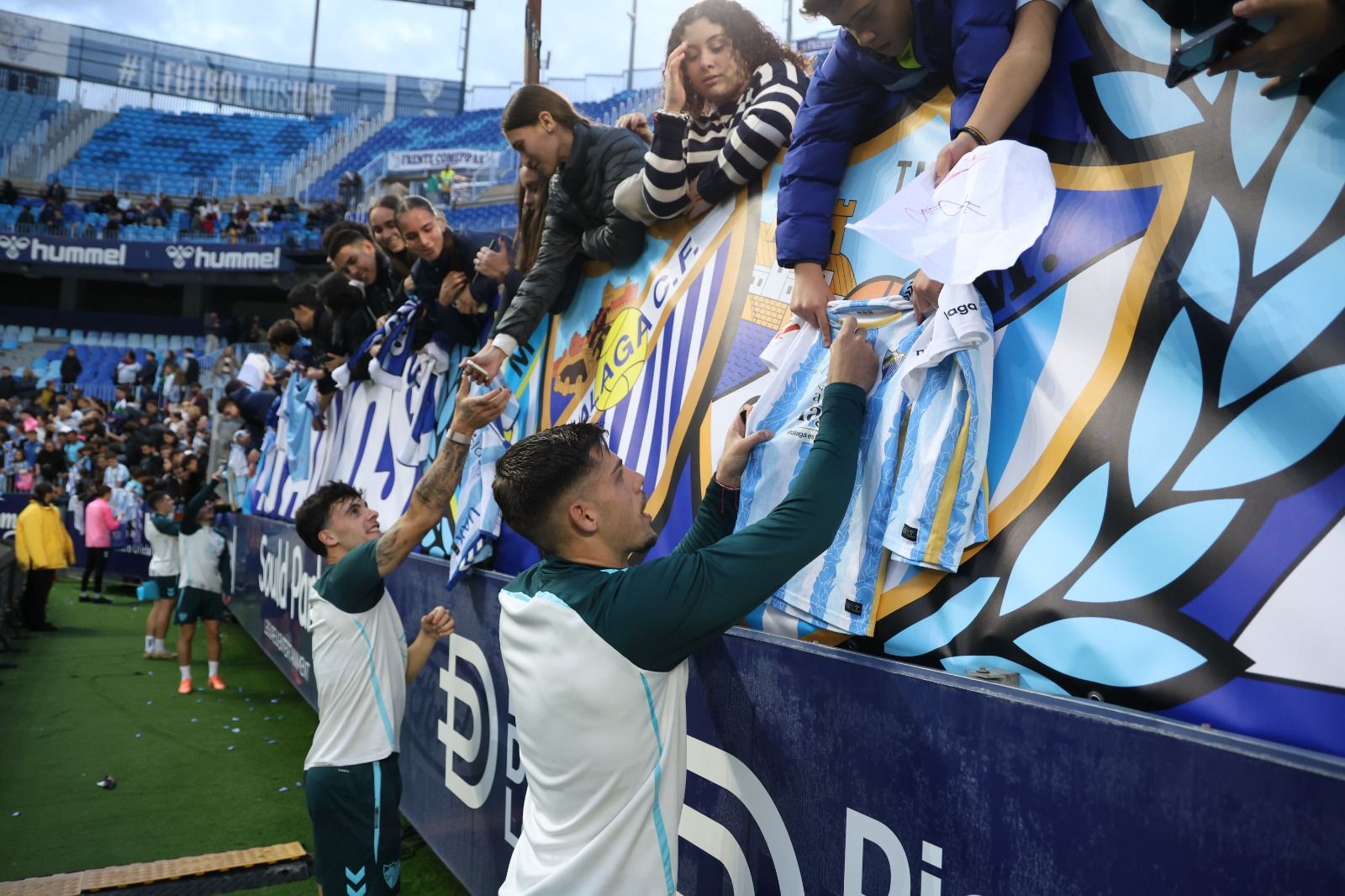 Búscate en las fotos del entrenamiento del Málaga CF en La Rosaleda