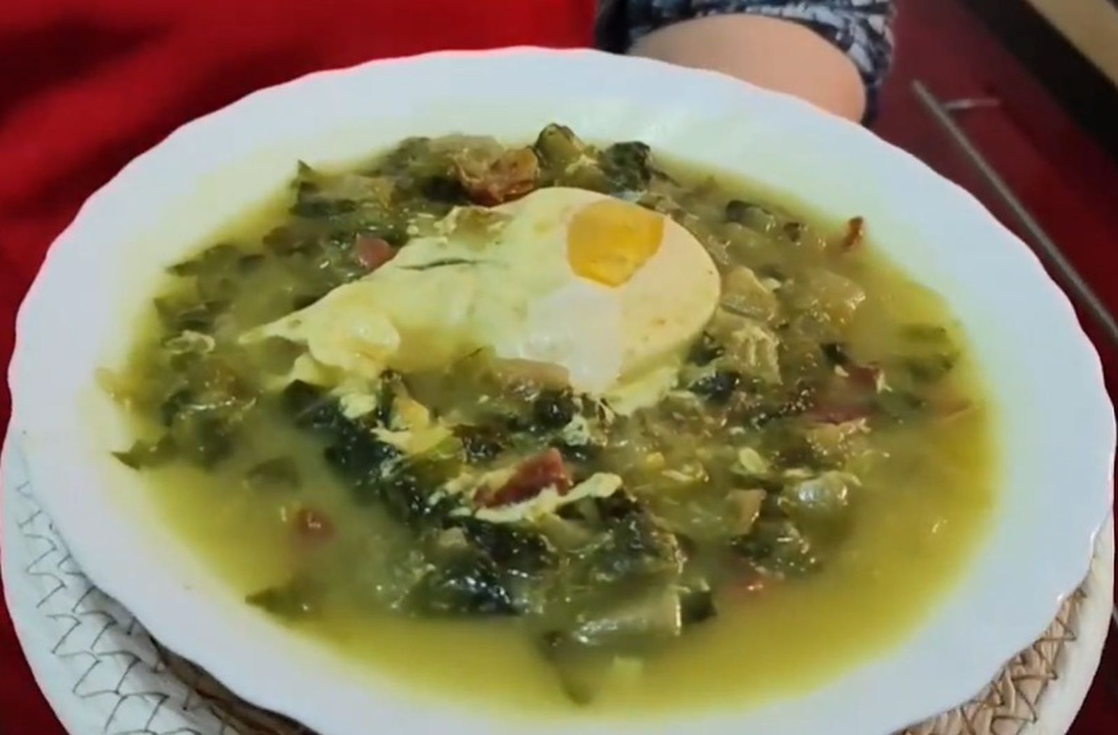 Como todas las elaboraciones clásicas, cuenta con una versión clásica y con otras tantas variaciones más elaboradas.