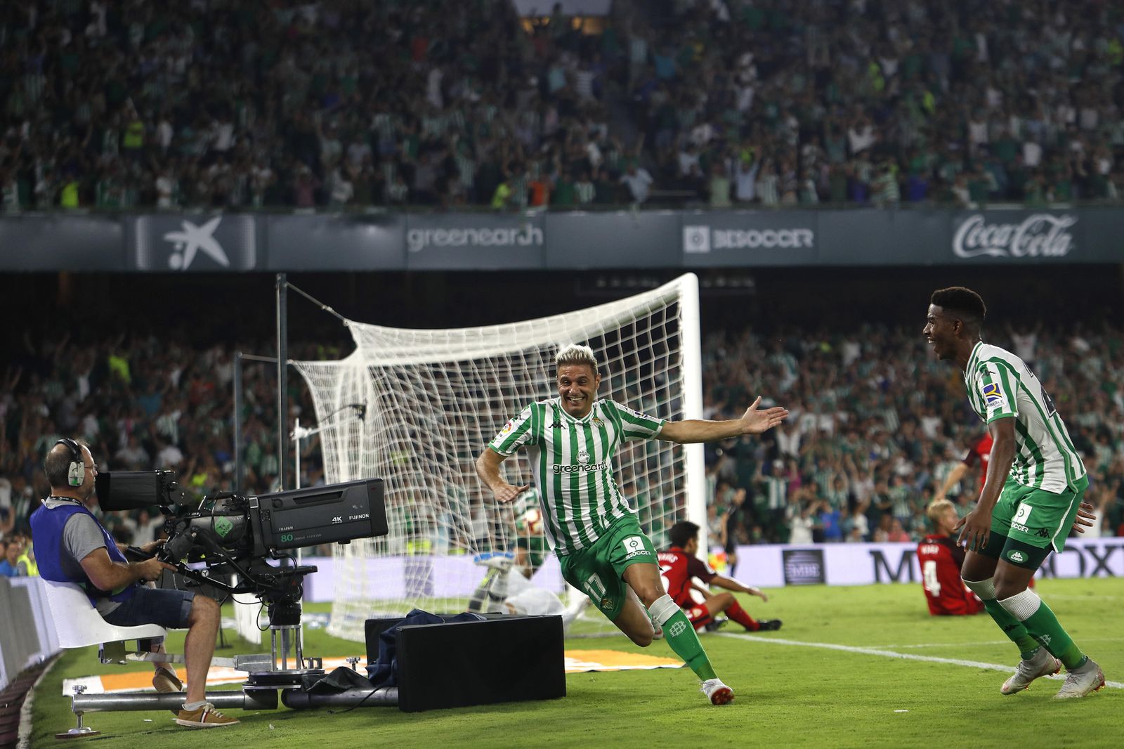 Joaquín corre a celebrar su gol ante Júnior.