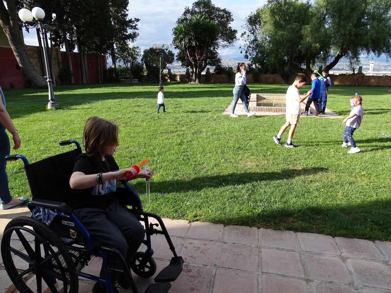 Merienda 'galáctica' para los más pequeños de la Fundación Olivares
