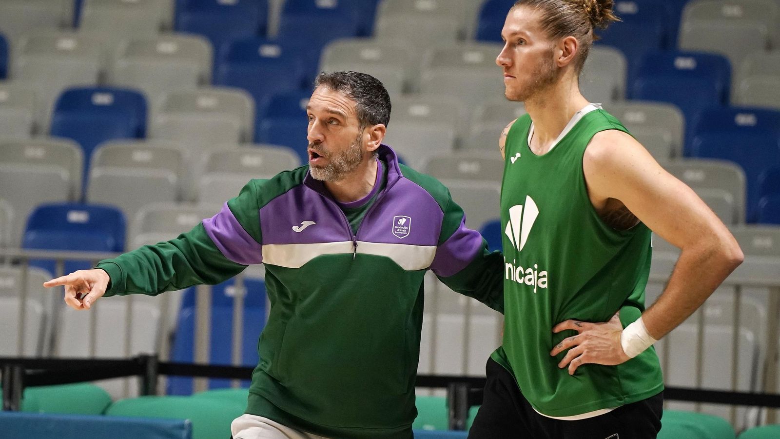 Ibon habla con Dylan.