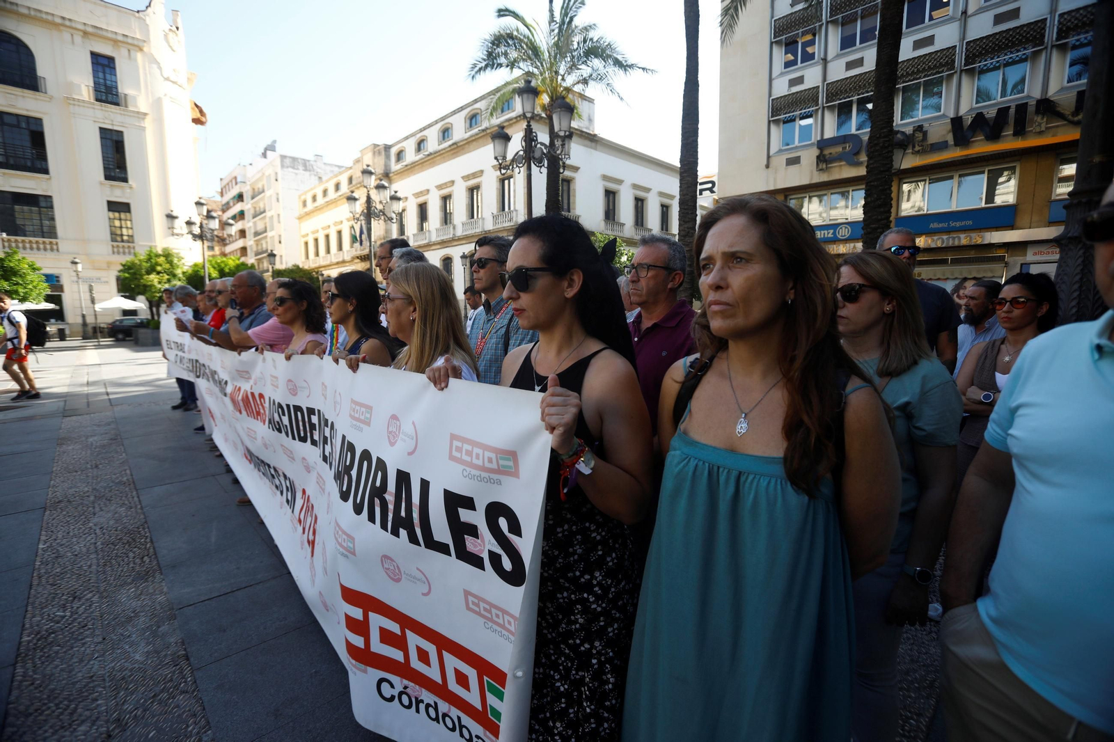 En imágenes, la concentración por los fallecidos en accidente laboral en Córdoba
