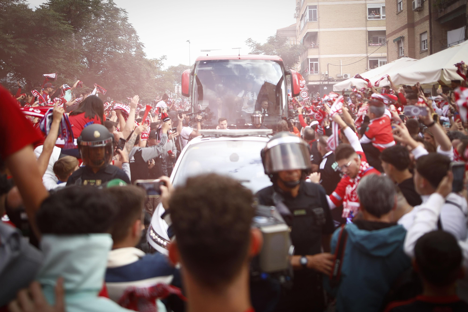 Miles de personas en el impresionante recibimiento al equipo