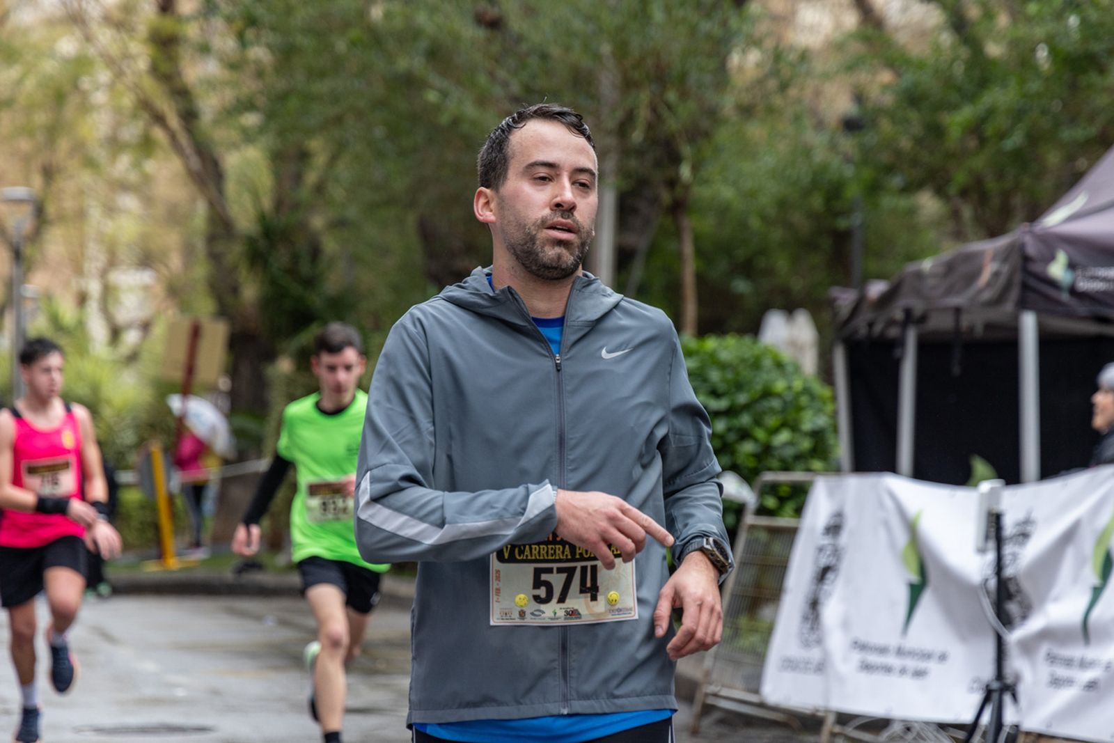 En imágenes: la lluvia no frena a más de un millar de corredores en la V Carrera Popular del IES San Juan Bosco (1)