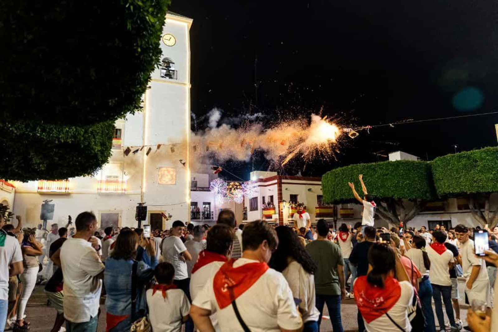 Así se han vividoi los Toros de Fuego por el Cristo de la Luz de Dalías