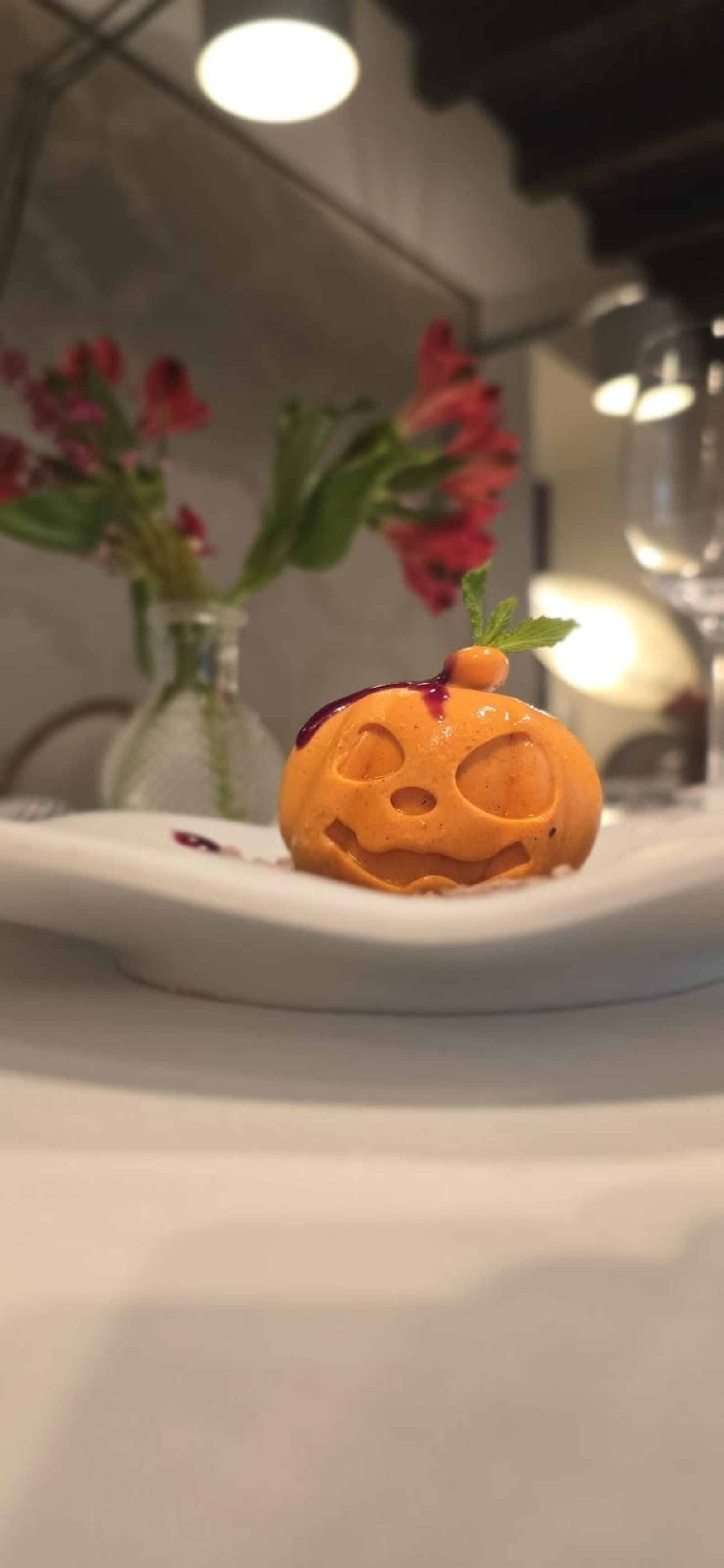 Panacota de calabaza asada con coulis de frutos rojos y crumble especiado