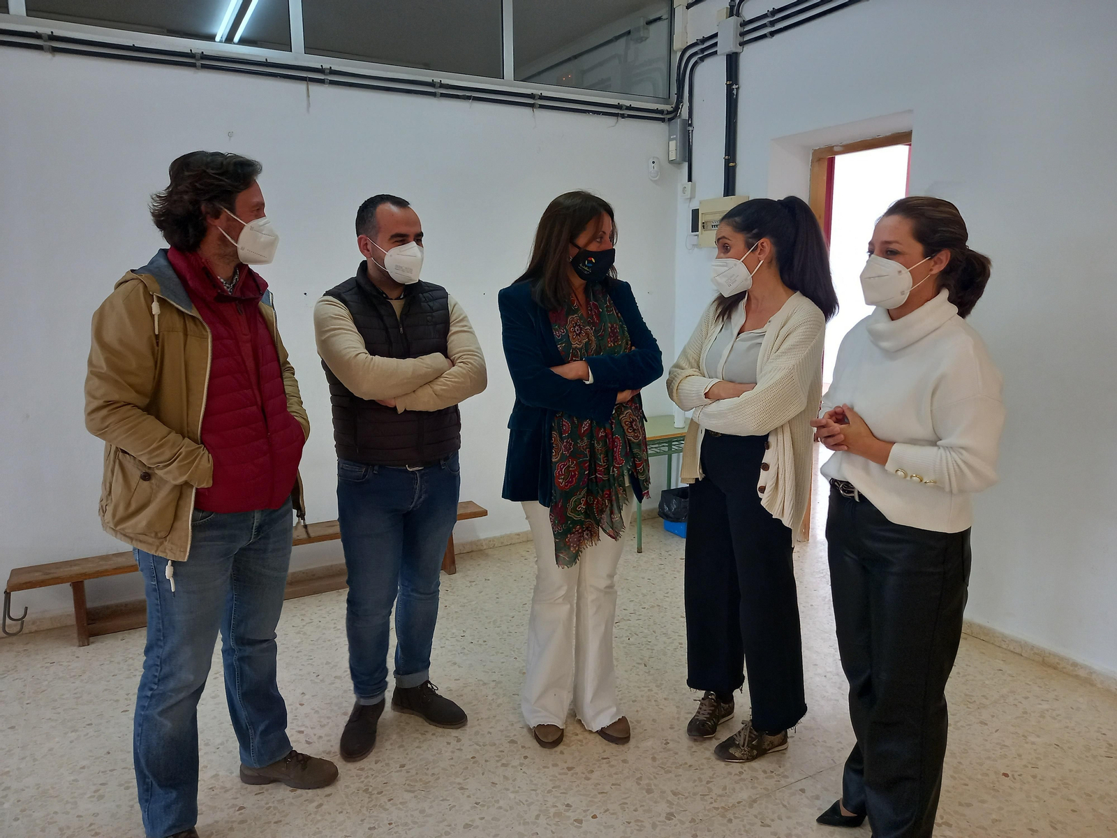 Visita de la delegada de Educación al CEIP Doñana en la aldea de El Rocío.