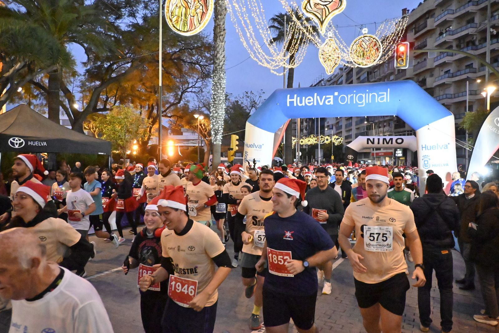 Búscate en las mejores fotografías de la San Silvestre de Huelva 2025