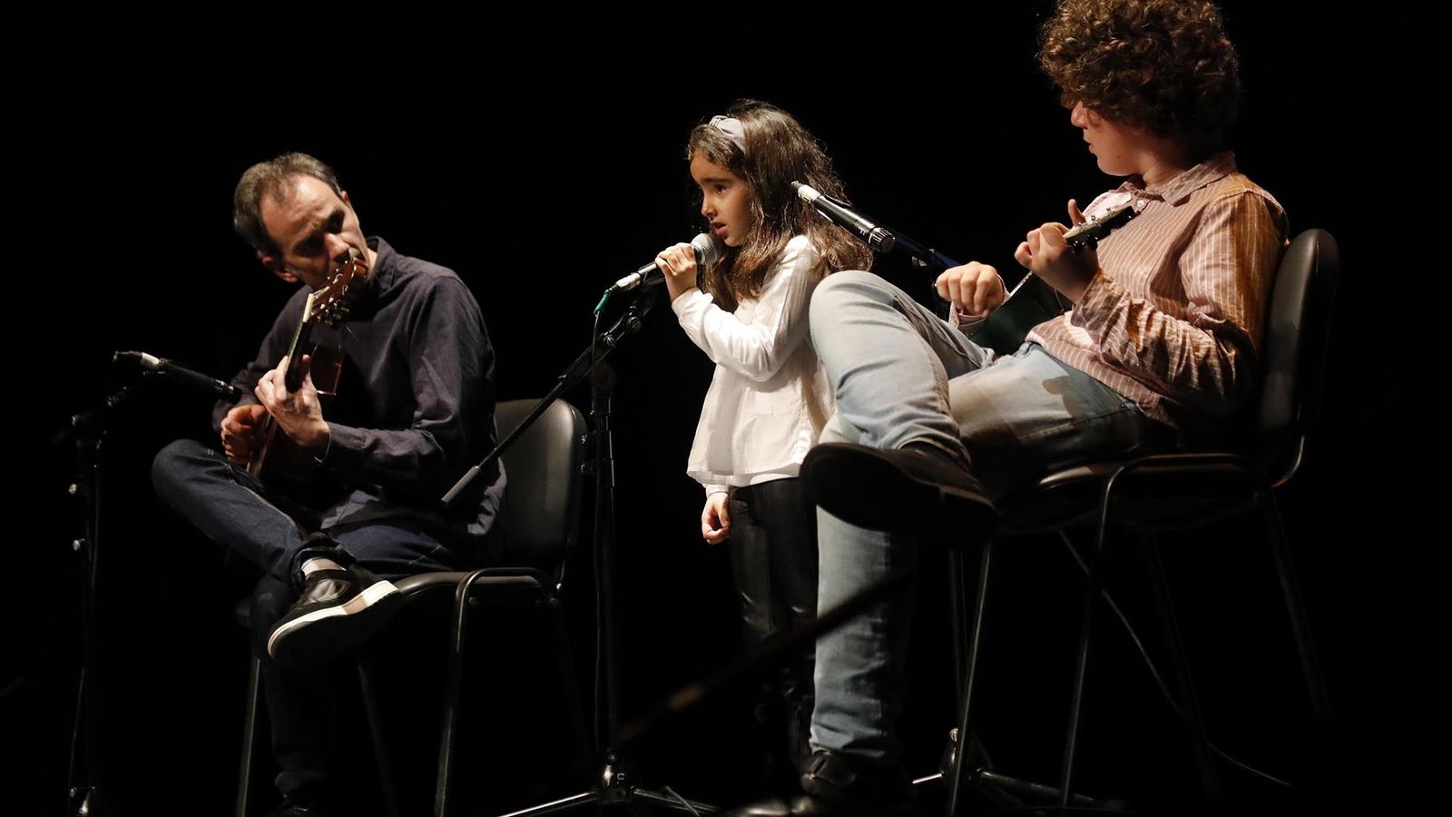 Las fotos de la Gala Solidaria de Navidad de la Escuela Municipal de Música, Danza y Teatro "Jose María Sánchez -Verdú"