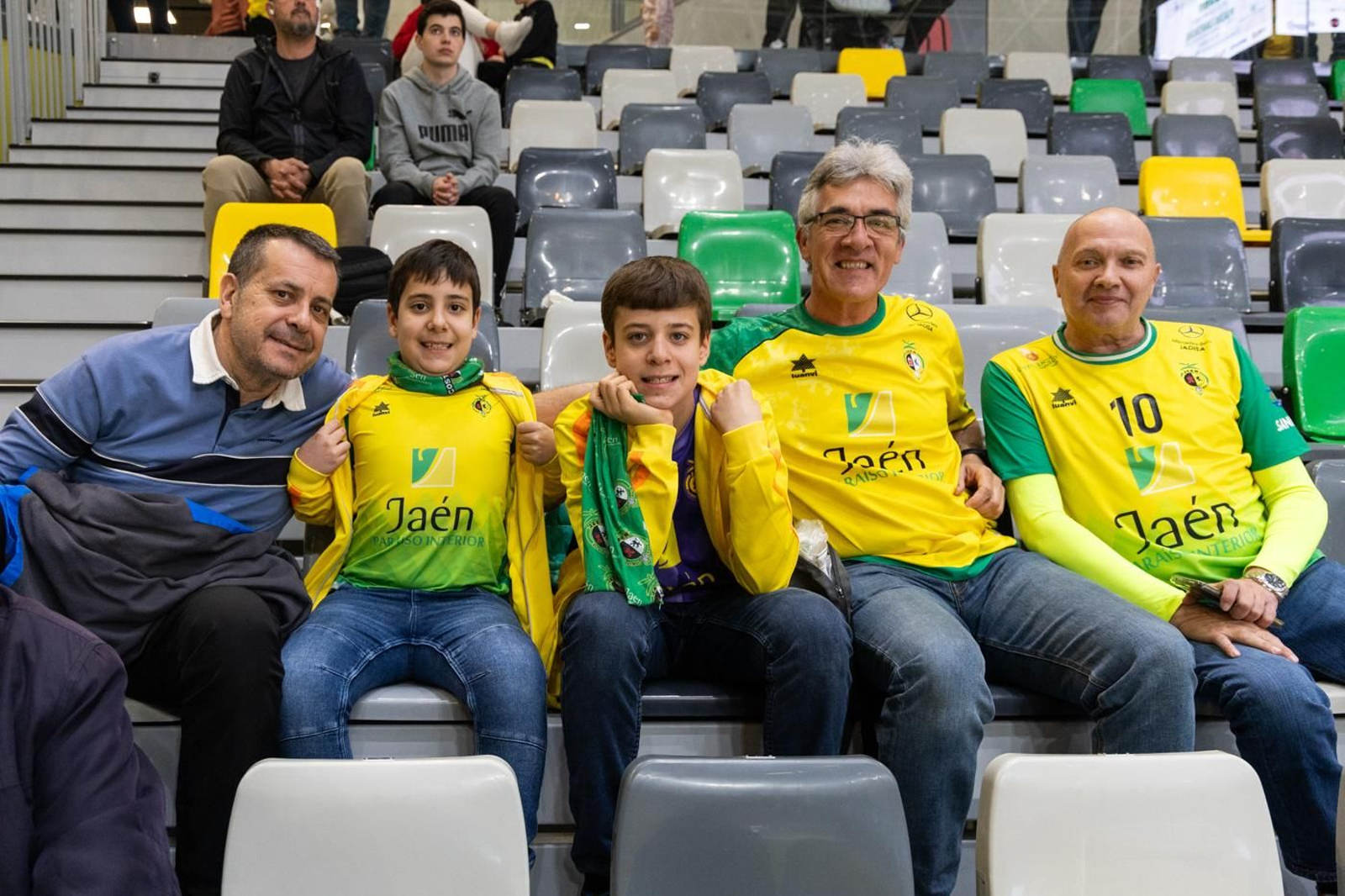 En imágenes: la afición y mejores jugadas del Jaén FS - Jimbee Cartagena