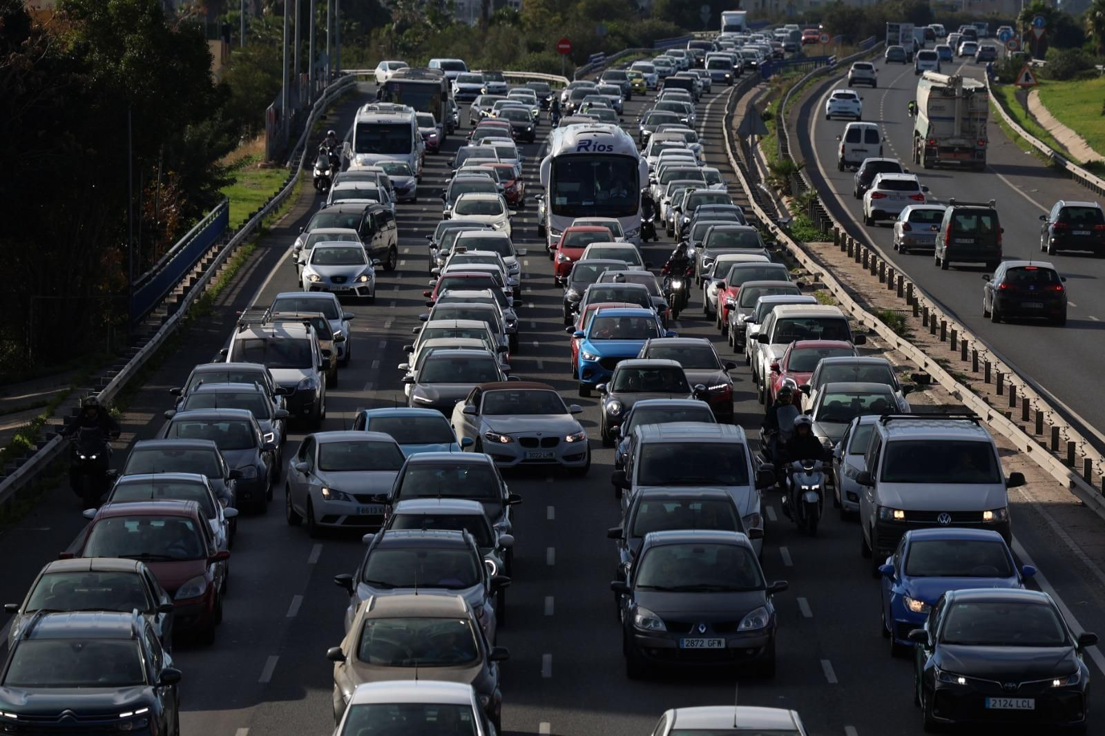 Retenciones en Málaga por la operación salida del puente de diciembre.