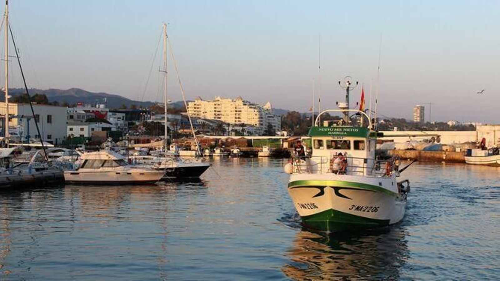 Embarcación pesquera en Marbella.