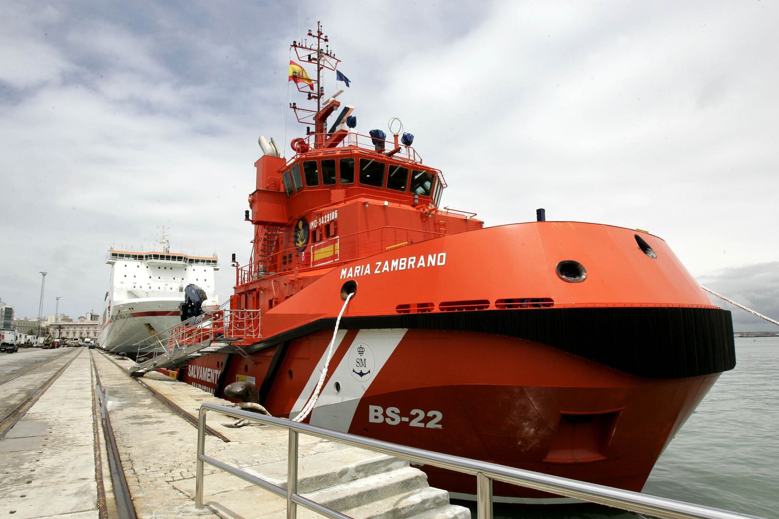 Buque de salvamento María Zambrano.