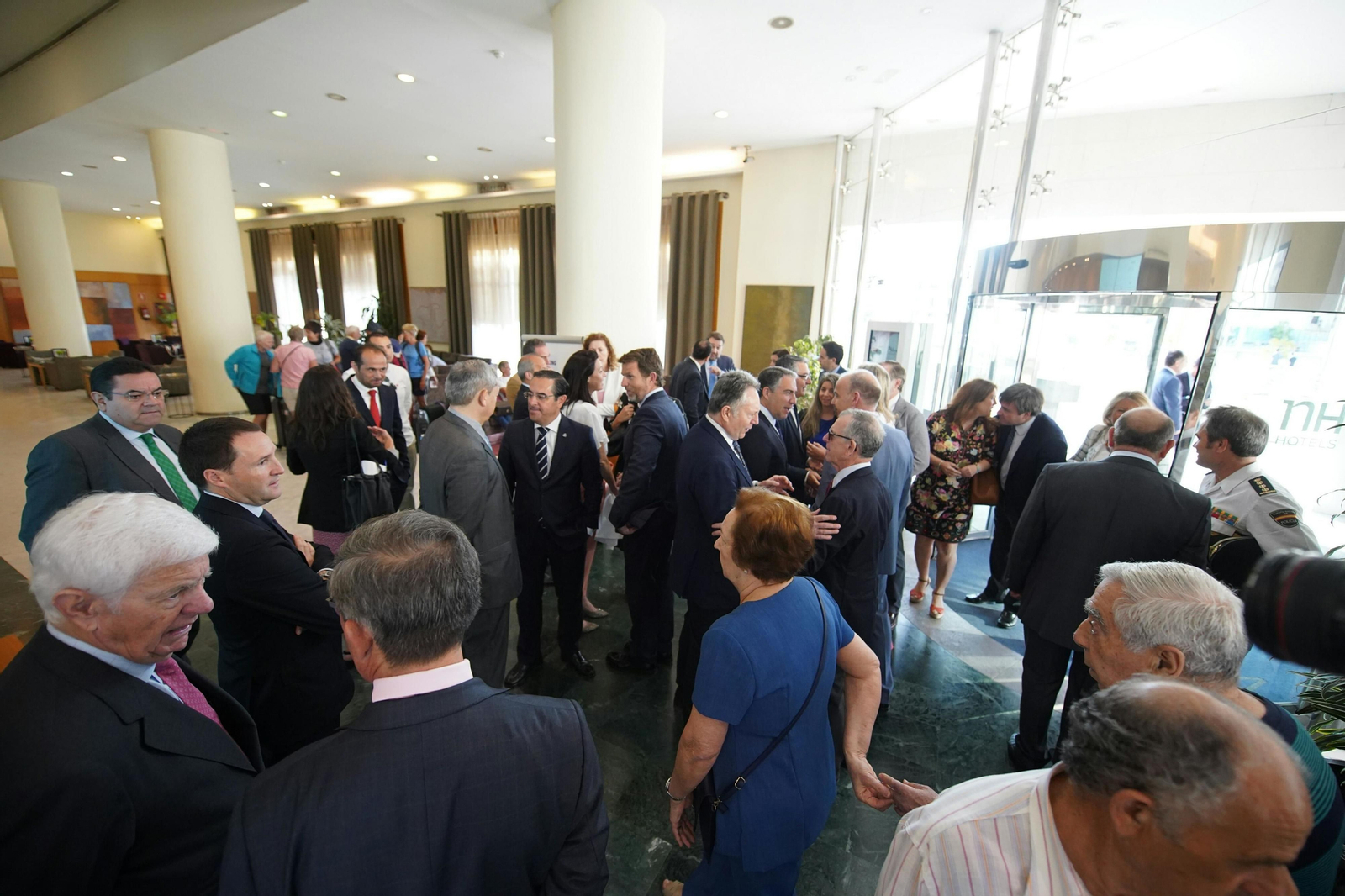 Las imágenes del desayuno-coloquio con Isabel García Tejerina