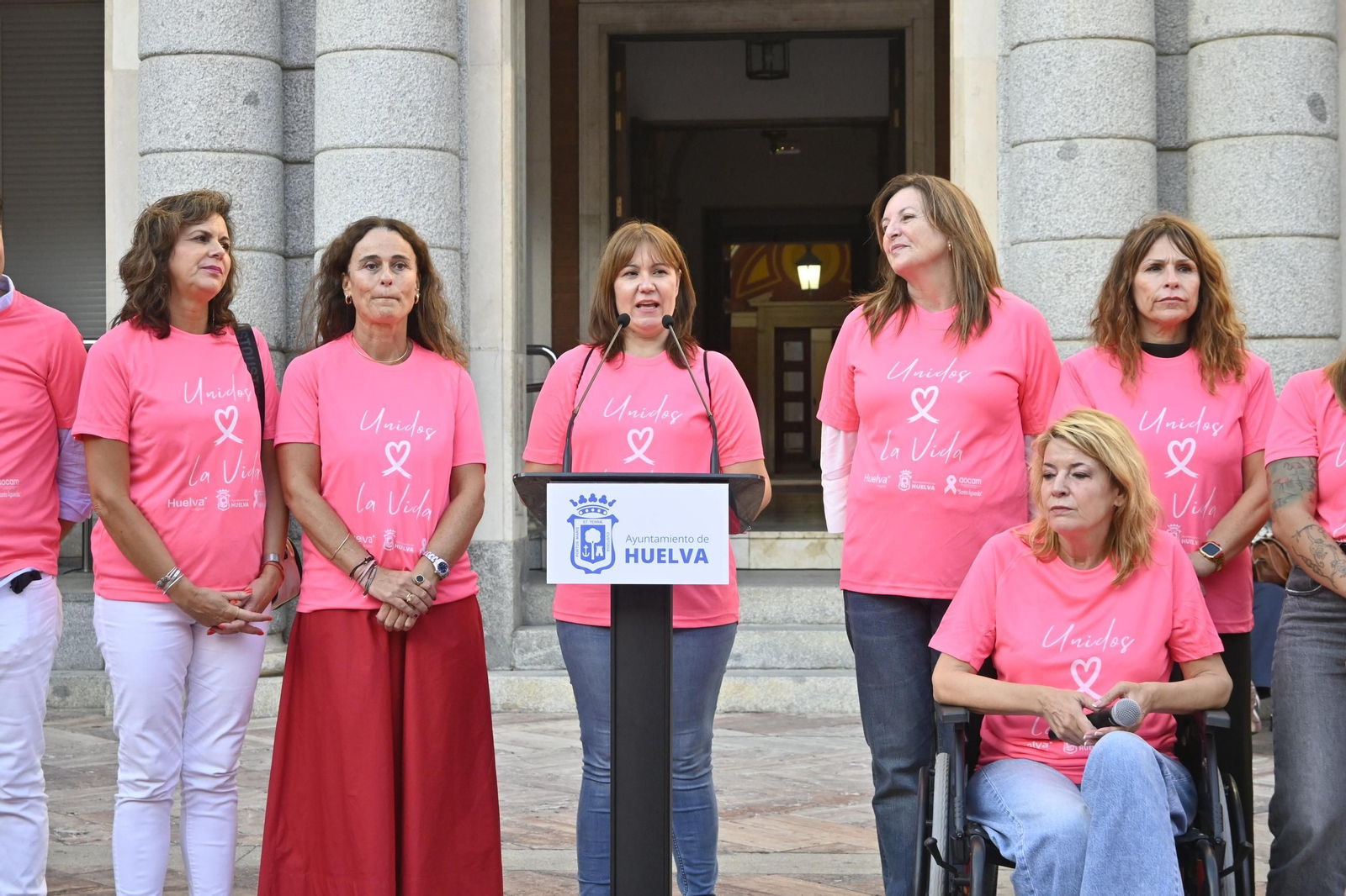 Cadena humana del día internacional del cáncer de mama
