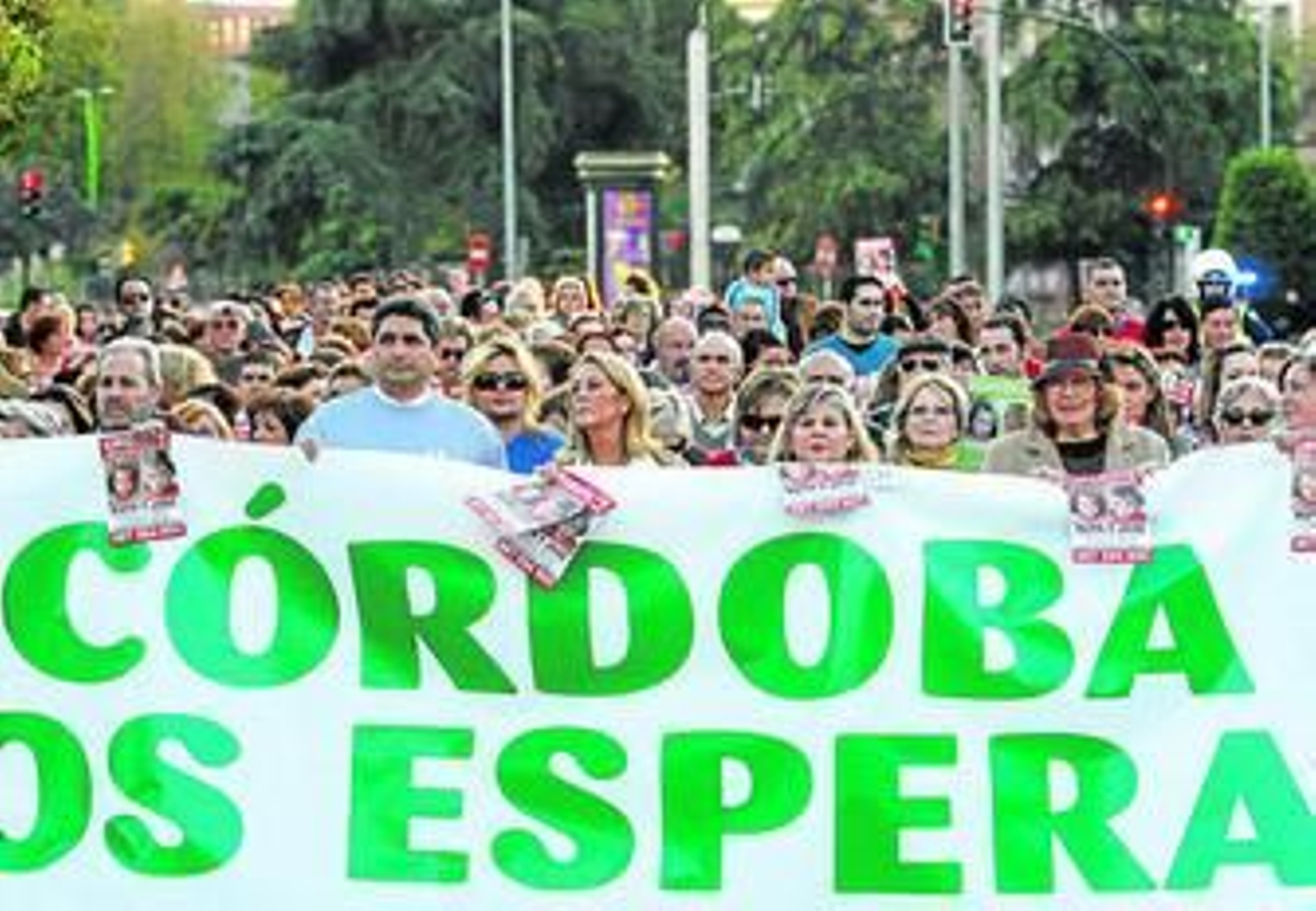 Cabecera de la marcha que recorrió ayer Córdoba por los niños Ruth y José Bretón.