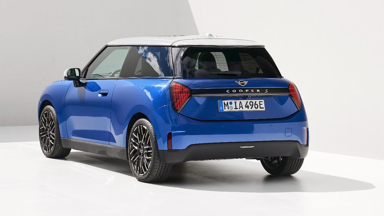 En el Mini Cooper la autonomía homologada de la versión menos potente será de 305 km, por los casi 100 adicionales que tendrá el Cooper SE