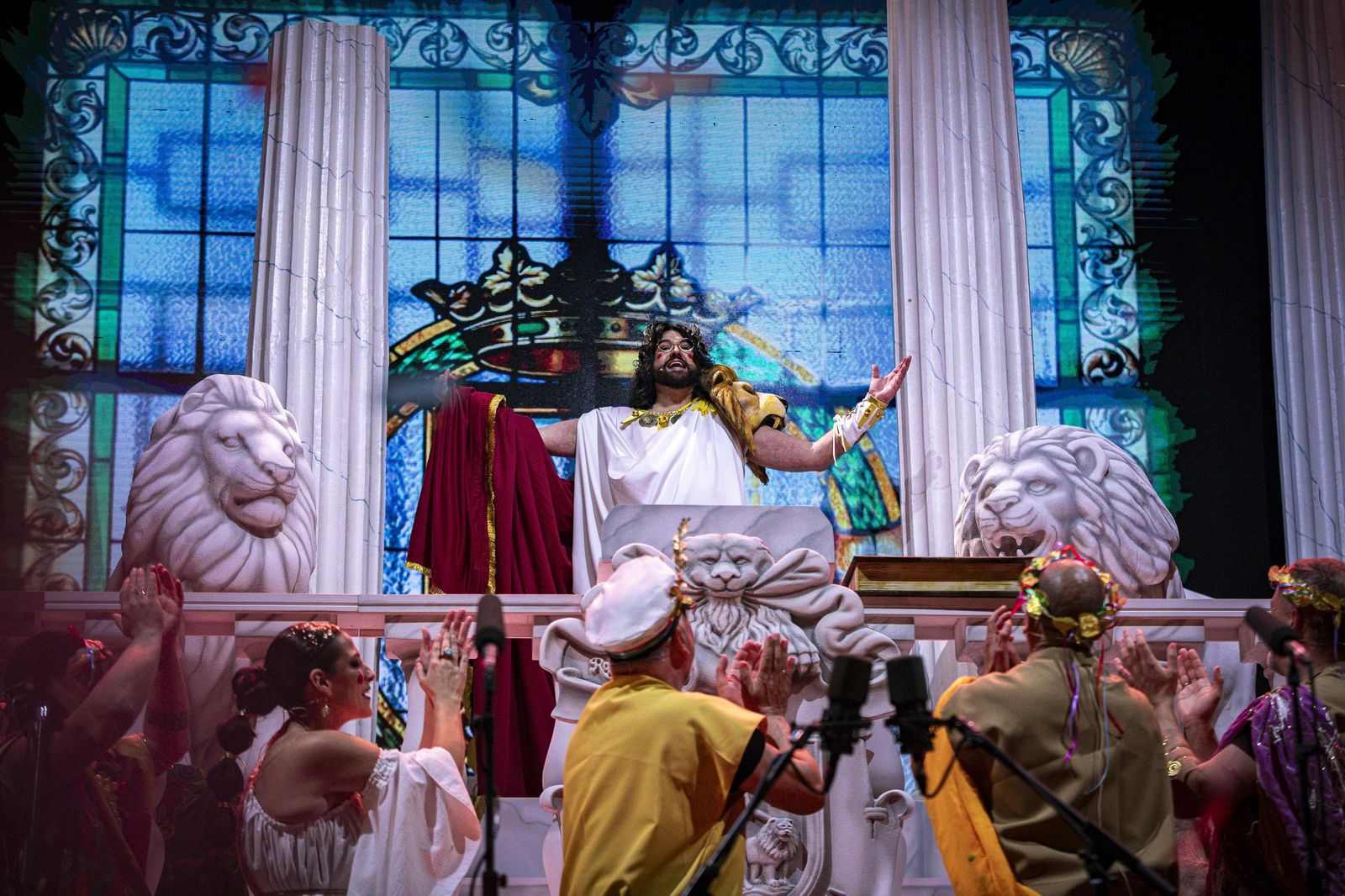 Las imágenes del pregón y la boda de Manu Sánchez en el Carnaval de Cádiz 2026